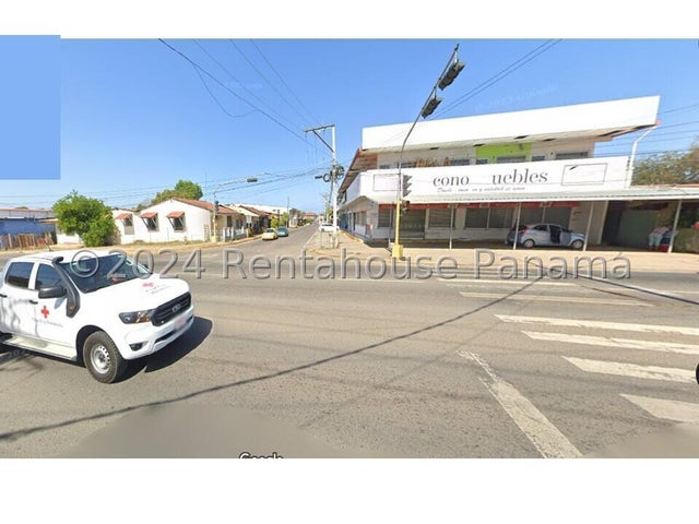 Prime Commercial Space in La Villa de Los Santos